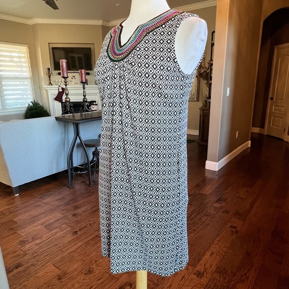 Rafaella Sleeveless Shift Dress Women’s Medium Black White Colorful Embroidery - Picture 4 of 10